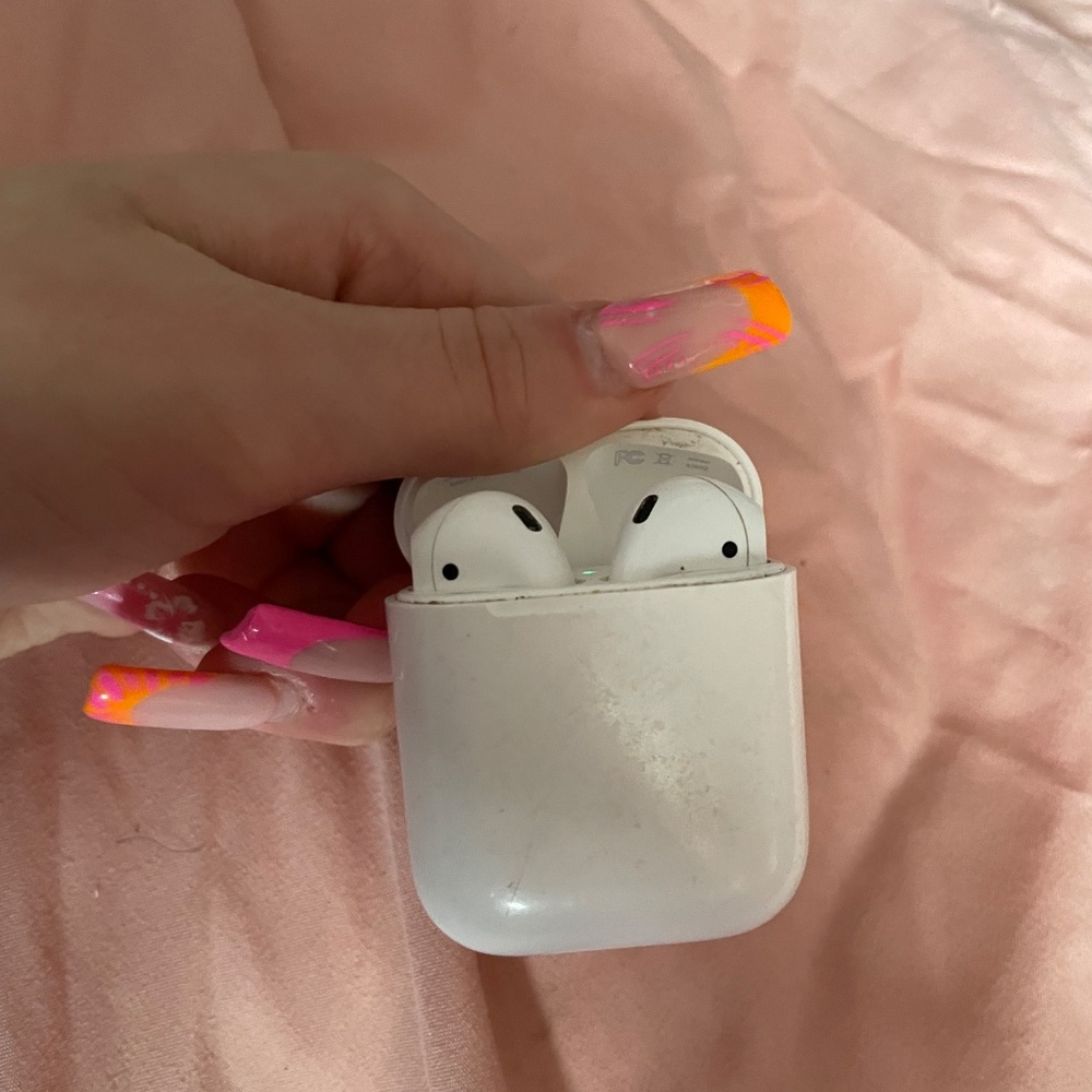 AirPods second generations - Picture 2 of 4